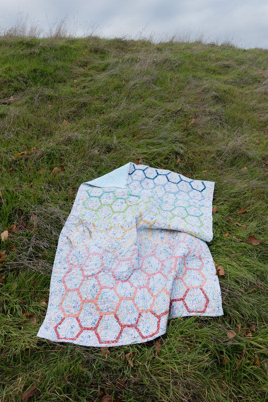 Handmade Quilt [hexagon gradient]